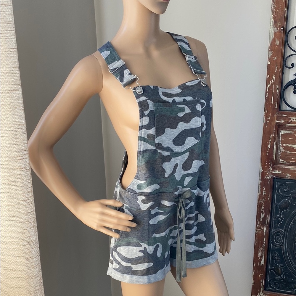 Camo Overall Romper Shorts Size Small
